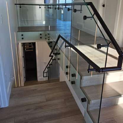 Staircase railing glass can-nep