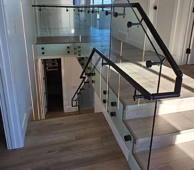 Staircase railing glass can-nep